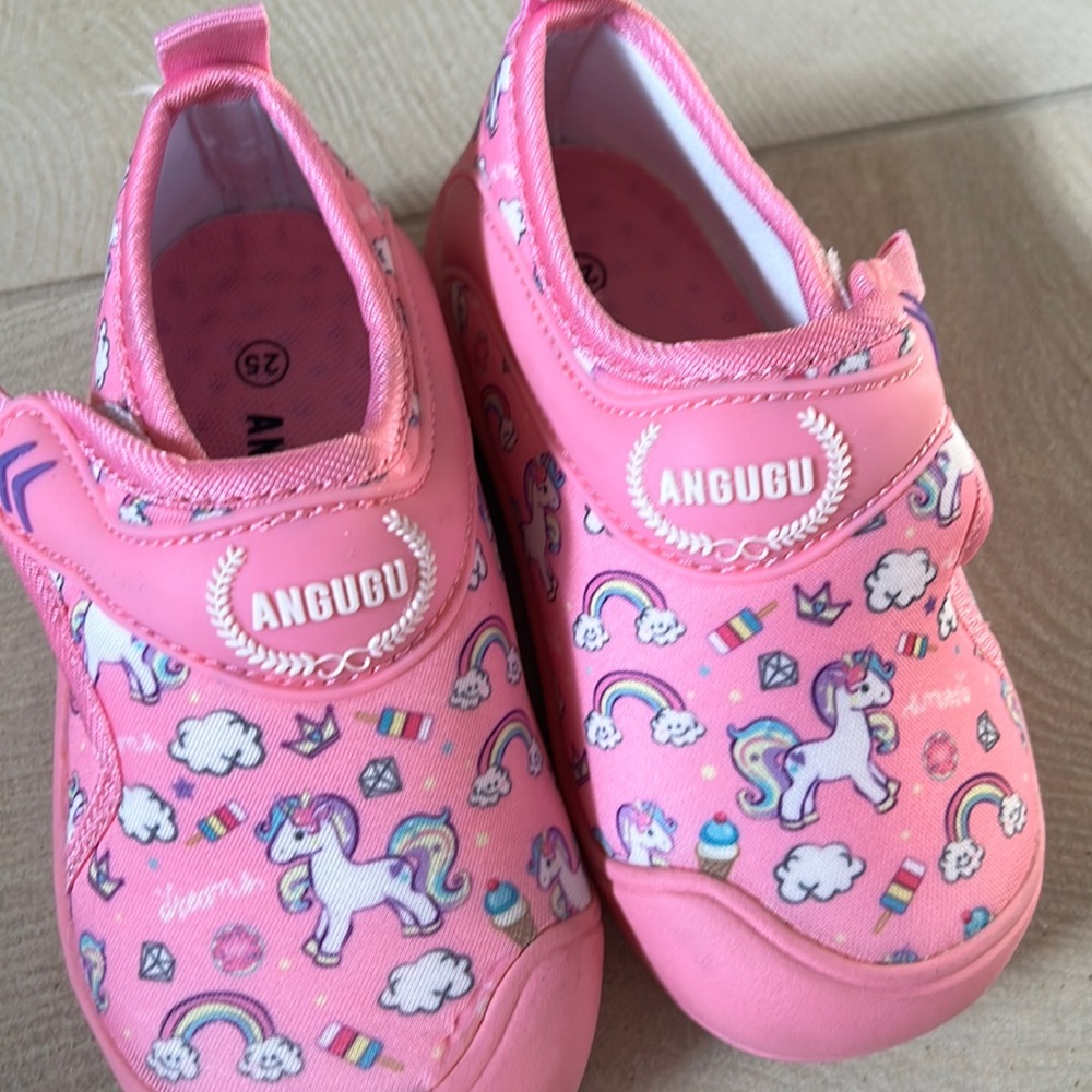 Angugu Girls Water Shoes Non Slip for Beach